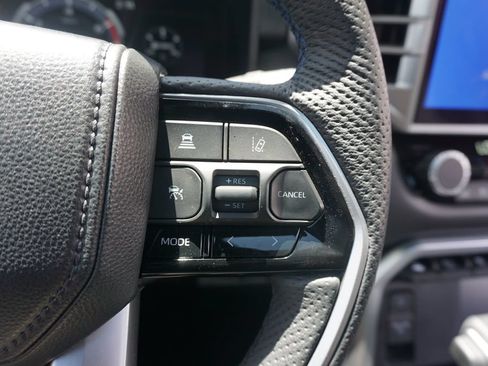 Used 2025 Toyota Tundra Platinum AWD/4WD image 9