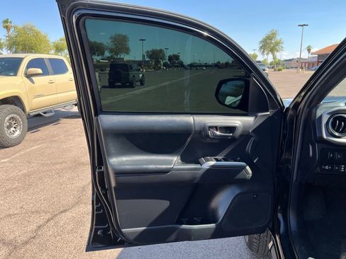 Used 2022 Toyota Tacoma Limited image 22