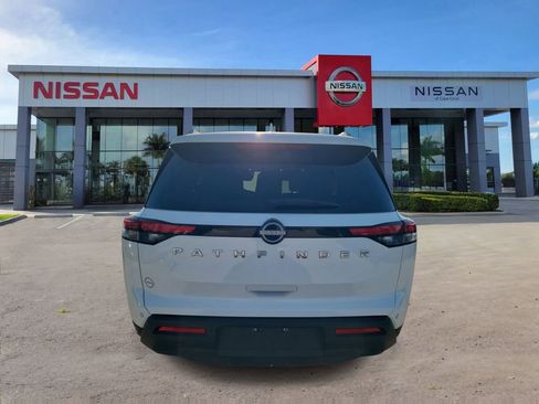 Used 2025 Nissan Pathfinder SV FWD image 5