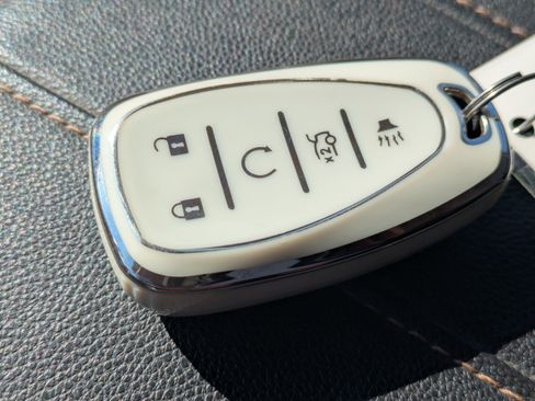 Used 2020 Chevrolet Traverse LT image 30