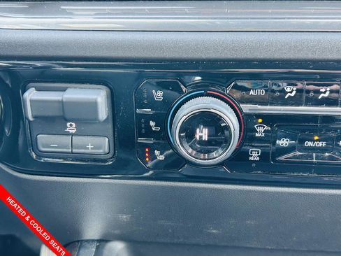 Used 2025 Chevrolet Silverado 2500 High Country w/ Technology Package image 9