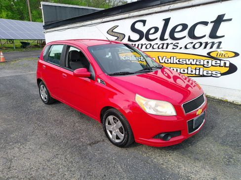 Used 2011 Chevrolet Aveo5 LT w/ Power and Convenience Package FWD image 2
