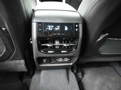 Used 2023 Jeep Grand Cherokee L Laredo image 12