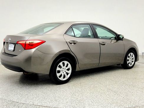 Used 2017 Toyota Corolla LE w/ Carpet Mat Package (TMS) FWD image 5