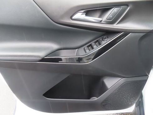 Used 2025 Chevrolet Equinox LT image 11