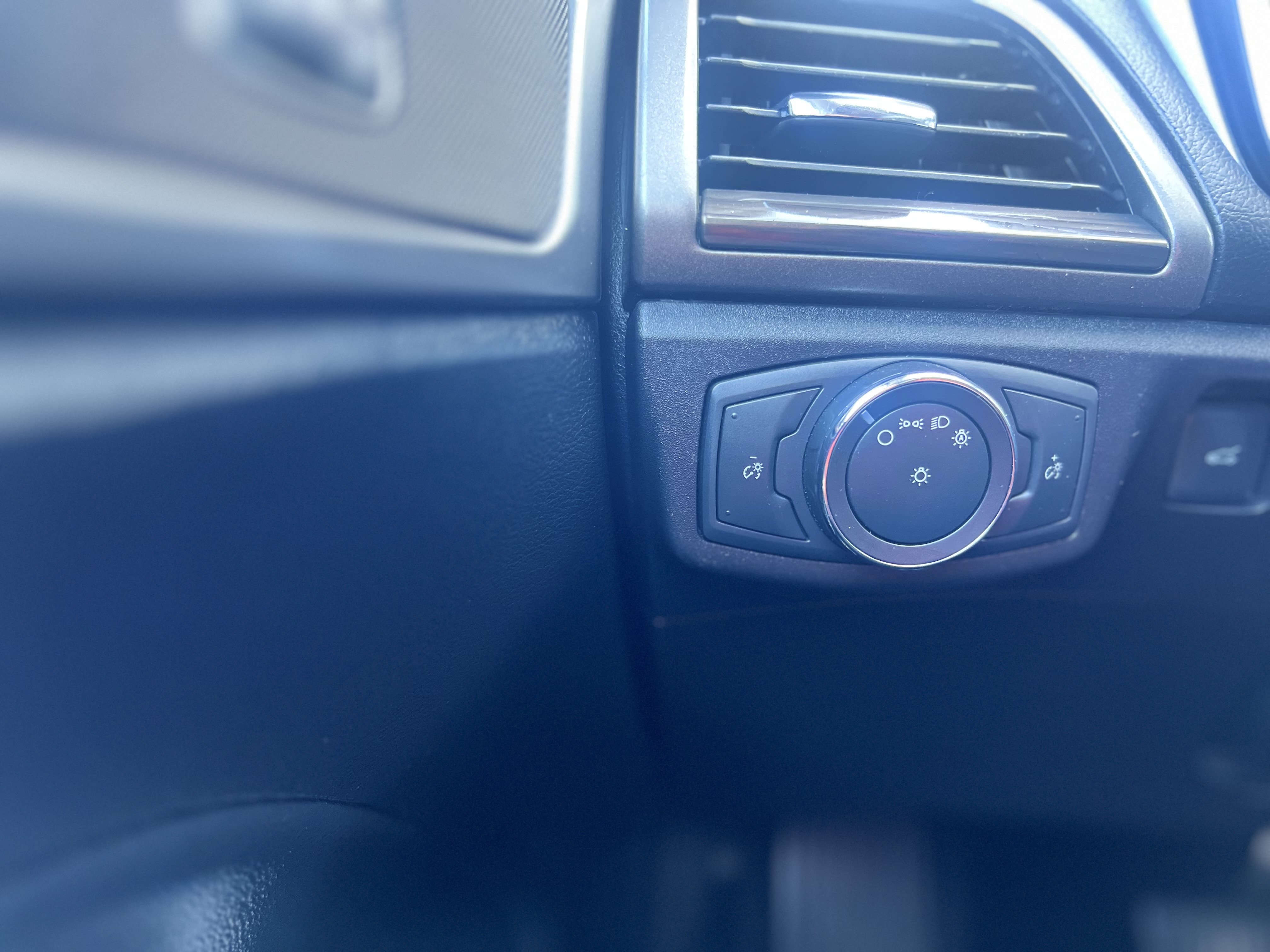 Used 2018 Ford Fusion SE w/ Equipment Group 602A FWD image 15