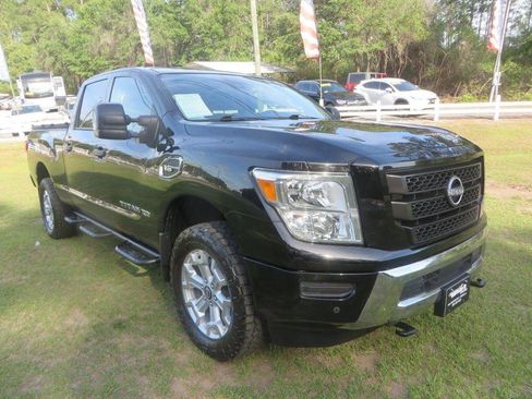 Used 2023 Nissan Titan SV w/ SV Convenience Package AWD/4WD image 4