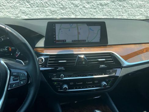 Used 2018 BMW 530i xDrive AWD/4WD image 6