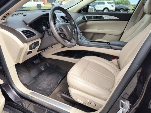 Used 2019 Lincoln MKZ Premiere AWD/4WD image 2