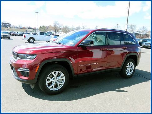 Used 2023 Jeep Grand Cherokee Limited image 3