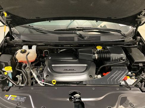 Used 2025 Chrysler Pacifica Select FWD image 16