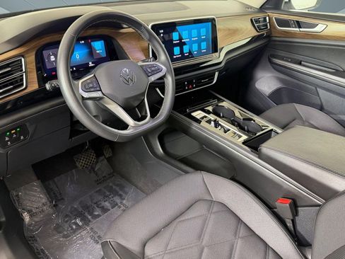 Used 2024 Volkswagen Atlas SE FWD image 4