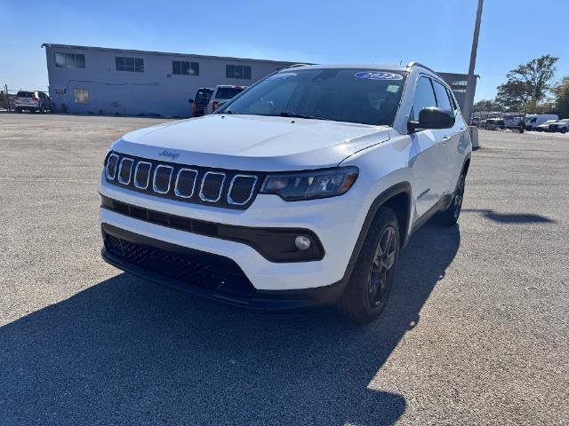 Used 2022 Jeep Compass Latitude FWD image 3