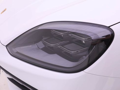 Used 2024 Porsche Cayenne Coupe image 18