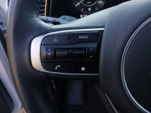 Used 2025 Kia Sportage SX AWD/4WD image 16
