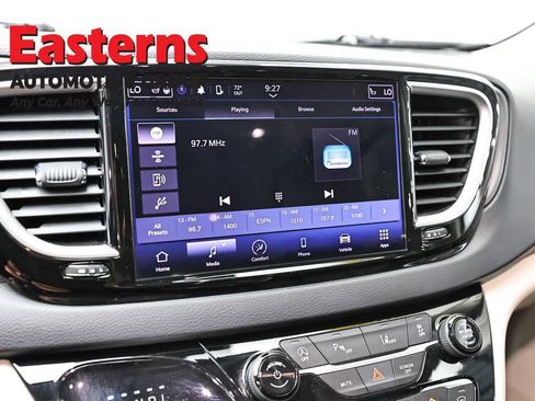 Used 2023 Chrysler Pacifica Touring-L FWD image 18