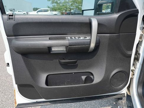 Used 2009 Chevrolet Silverado 2500 LT w/ Exterior Plus Package AWD/4WD image 18
