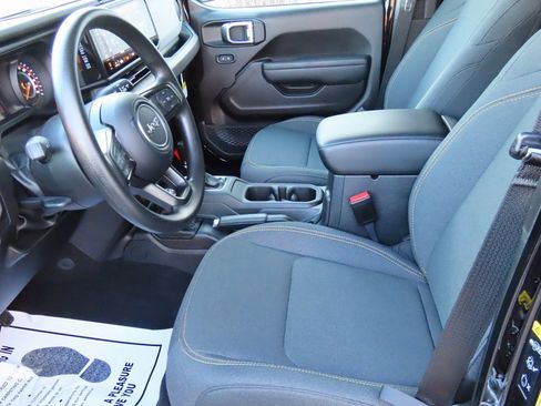 Used 2025 Jeep Gladiator Sport image 39