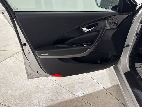 Used 2017 Hyundai Azera Limited FWD image 33