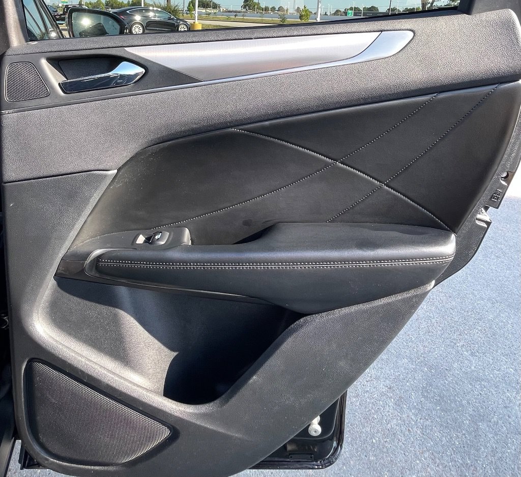 Used 2017 Lincoln MKC Reserve FWD image 35