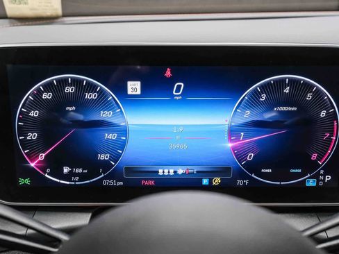 Used 2023 Mercedes-Benz GLC 300 image 27