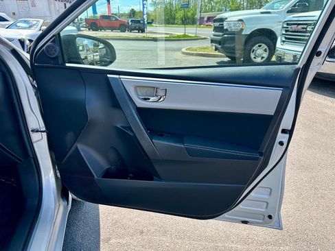 Used 2016 Toyota Corolla LE FWD image 18