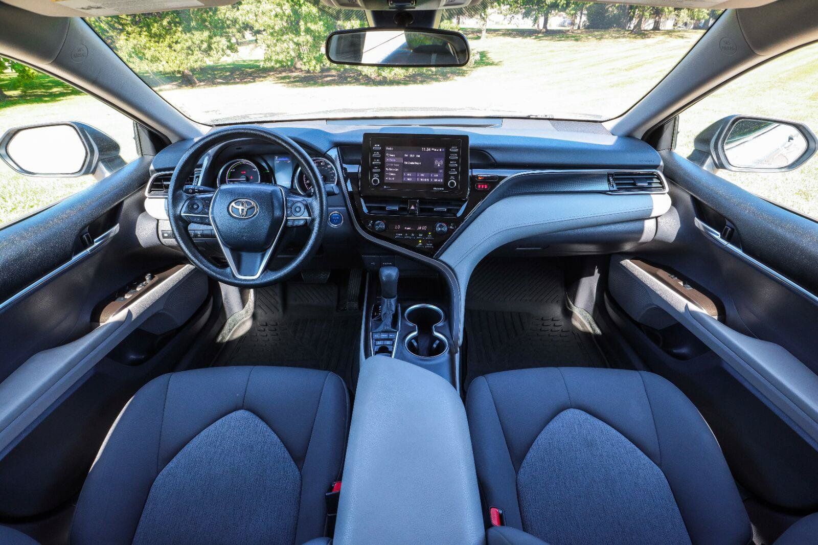 Used 2022 Toyota Camry LE FWD image 2