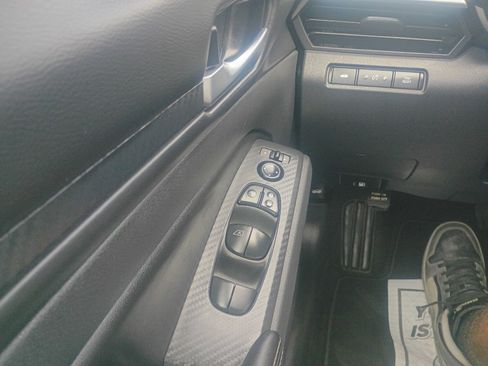 Used 2025 Nissan Altima 2.5 SV FWD image 17