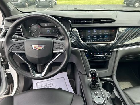 Used 2024 Cadillac XT6 Premium Luxury AWD/4WD image 39