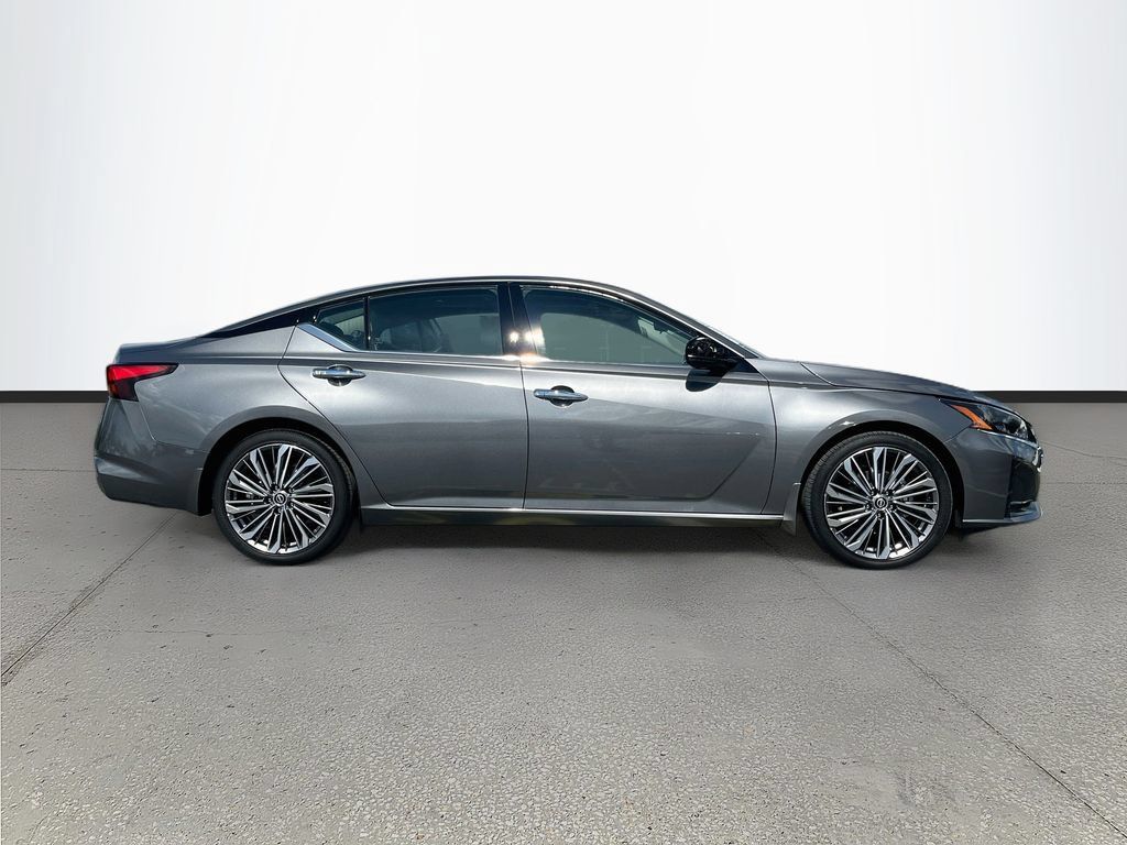 Used 2024 Nissan Altima 2.5 SL FWD image 8