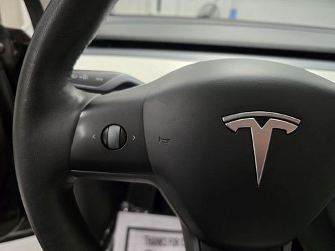 Used 2021 Tesla Model Y Long Range AWD/4WD image 25