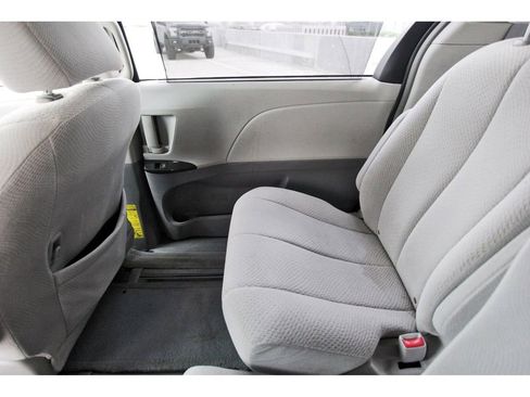 Used 2012 Toyota Sienna LE image 10