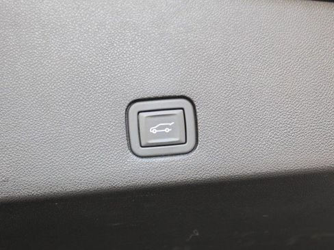 Used 2023 Cadillac XT6 Luxury image 17