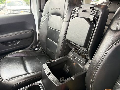 Used 2019 Jeep Wrangler Unlimited Sahara AWD/4WD image 28