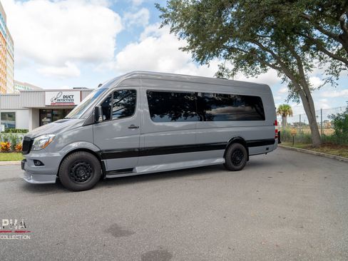 Used 2017 Mercedes-Benz Sprinter 2500 image 12