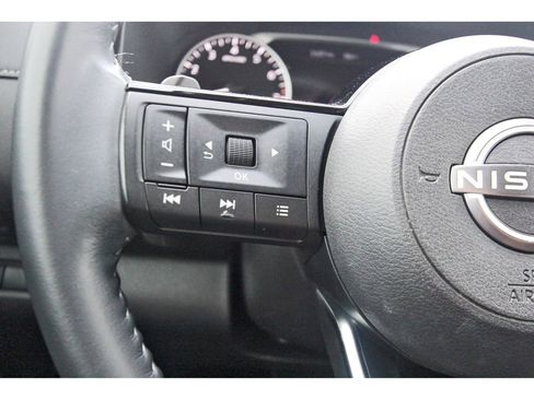 Used 2023 Nissan Pathfinder SV image 15