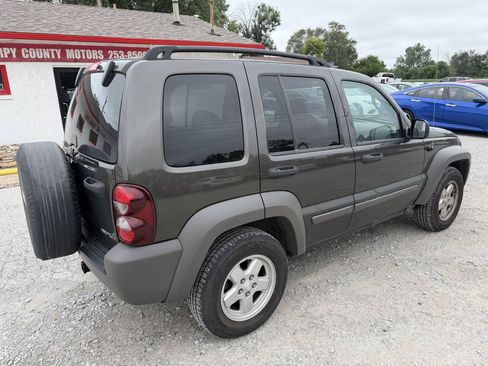 Used 2006 Jeep Liberty Sport AWD/4WD image 3