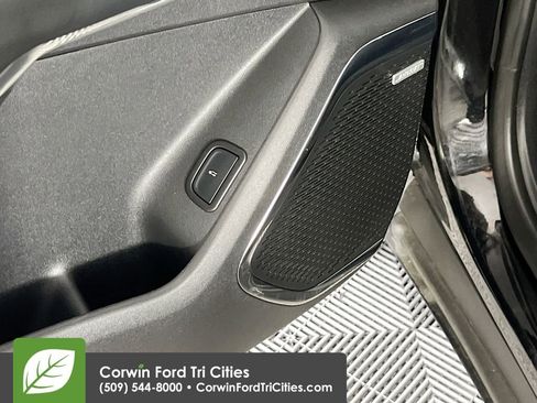 Used 2025 GMC Acadia Elevation w/ Elevation Premium Package AWD/4WD image 13