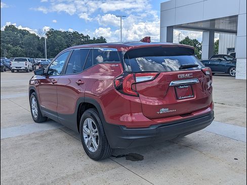 Used 2024 GMC Terrain SLE FWD image 8