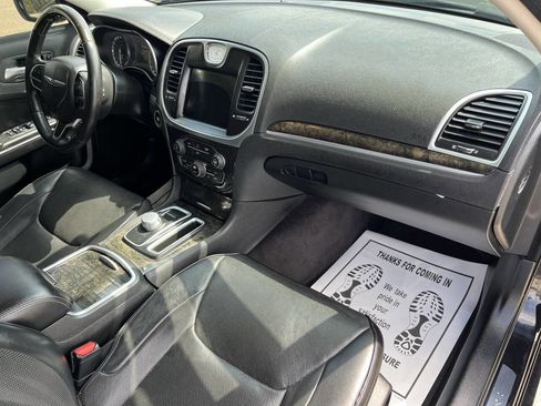 Used 2018 Chrysler 300 Limited image 11