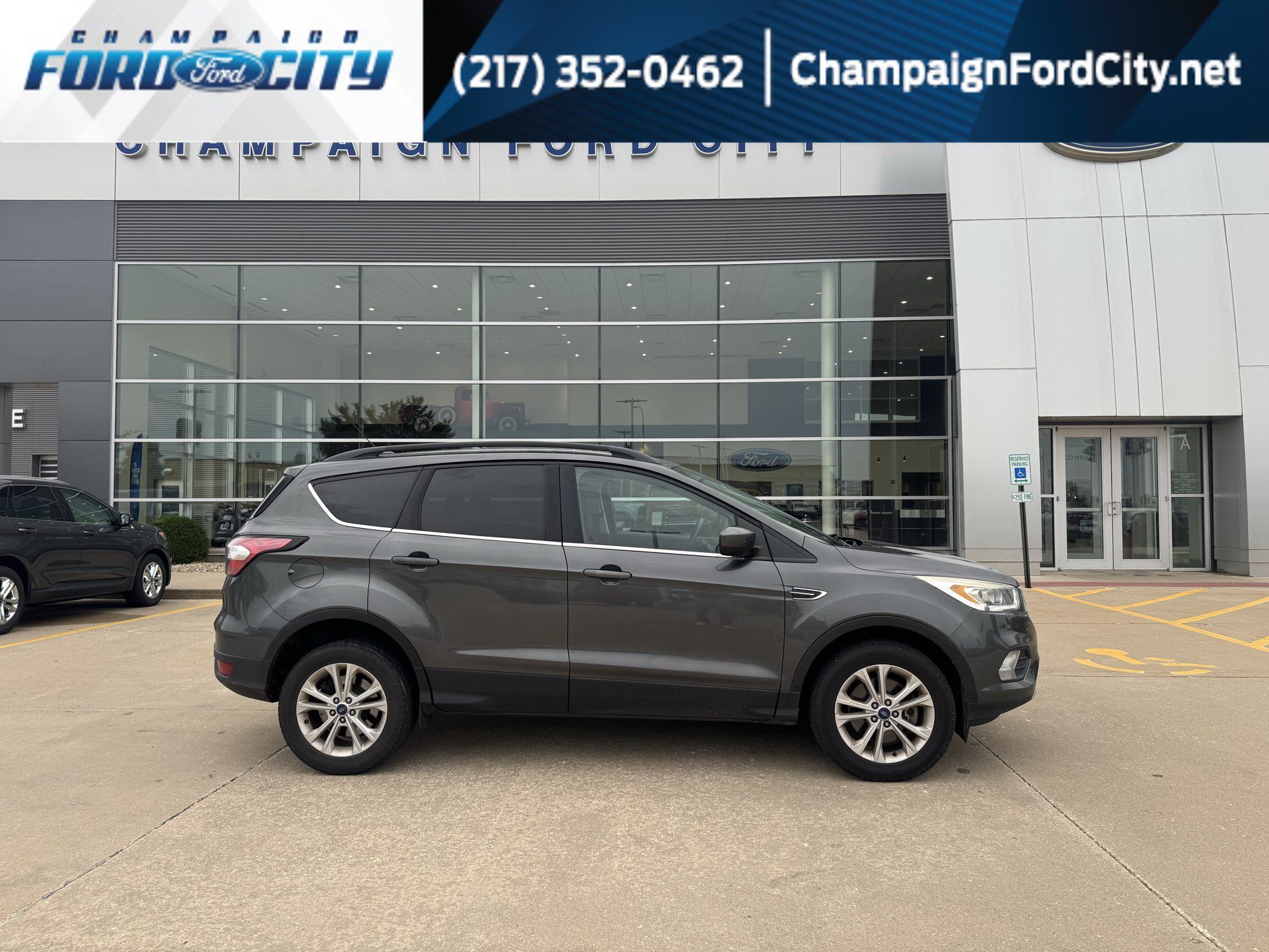 Used 2017 Ford Escape SE w/ Equipment Group 201A FWD image 1