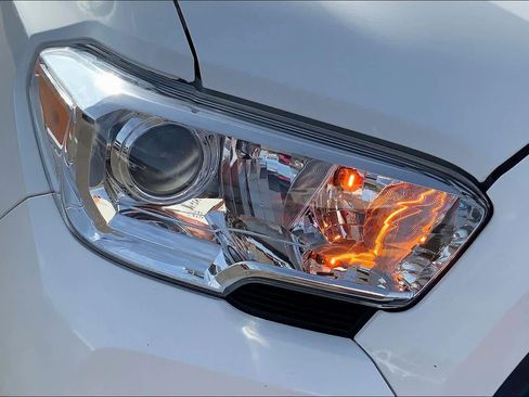 Used 2022 Toyota Tacoma SR image 27