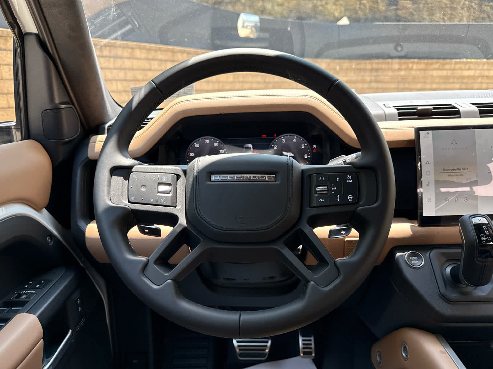Used 2025 Land Rover Defender 110 V8 AWD/4WD image 10