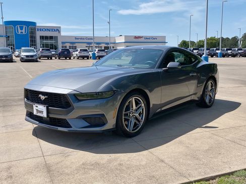 Used 2025 Ford Mustang Coupe RWD image 3
