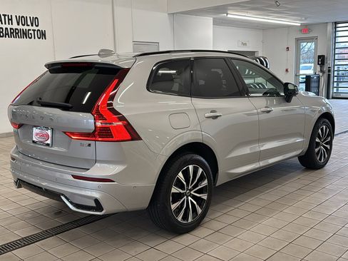 Used 2025 Volvo XC60 B5 Plus AWD/4WD image 5