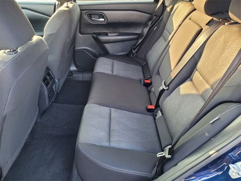 Used 2024 Nissan Rogue SV image 8