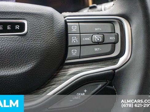 Used 2024 Jeep Wagoneer L Series II w/ Flexible Seating Group AWD/4WD image 32