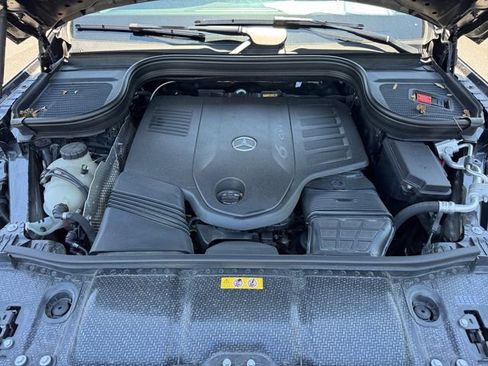 Used 2025 Mercedes-Benz GLS 450 4MATIC image 19