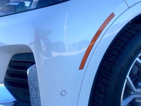 Used 2022 BMW X7 xDrive40i w/ Premium Package AWD/4WD image 3