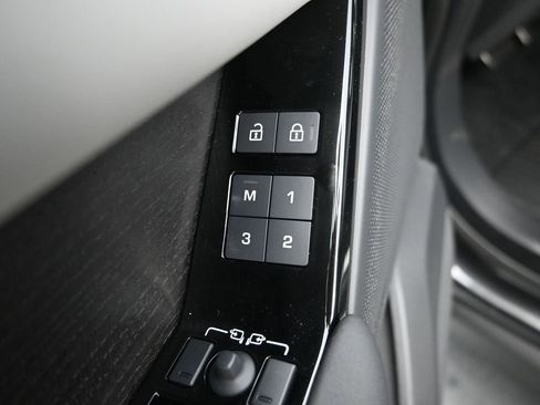 New 2026 Land Rover Range Rover Velar Dynamic SE image 19